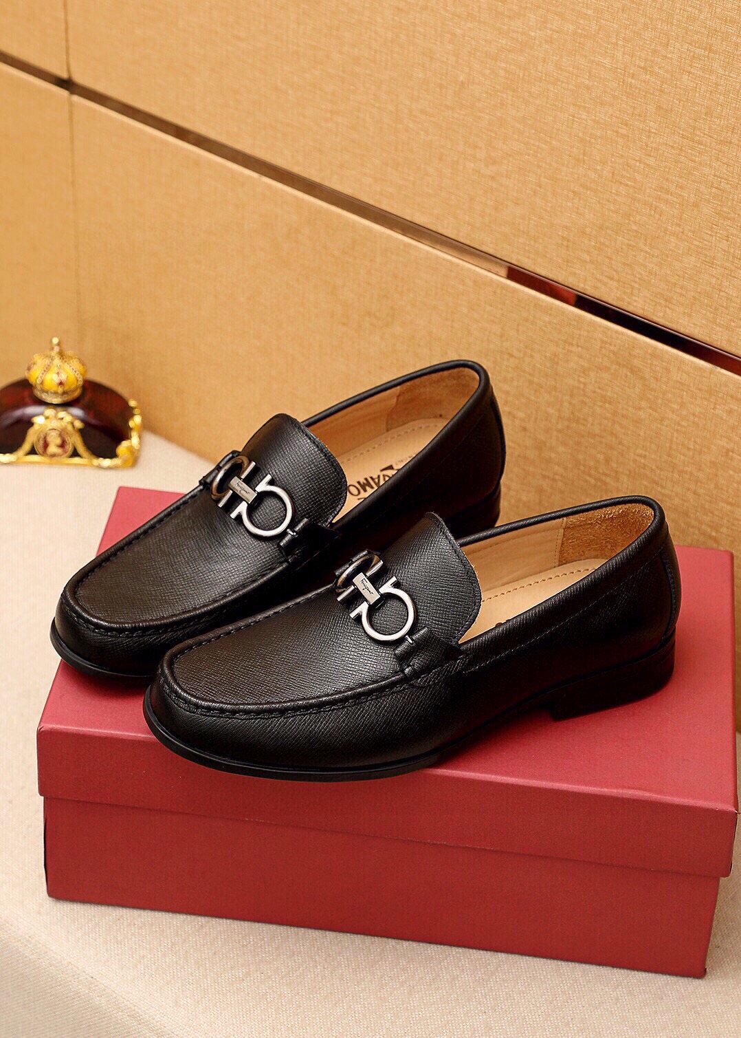 Ferragamo Black Metal-Bit Loafers - Leather Lining